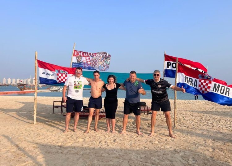 Posušani su u Katru, a s njima i posuška zastava