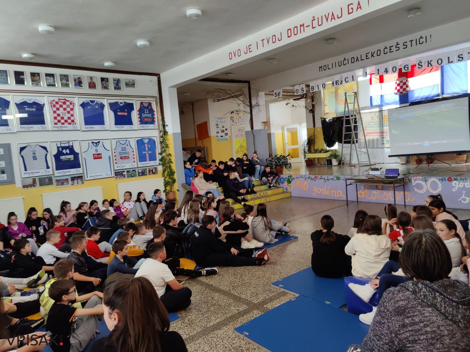 Svi za Hrvatsku! Zajedničko gledanje utakmice u školi u Biogracima
