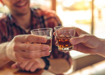 Muškarci u BiH konzumiraju alkohol četiri puta više nego žene