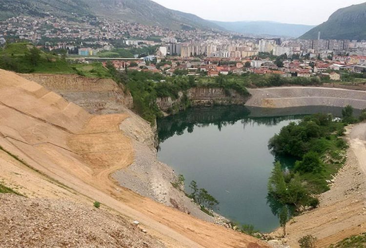 Kop Vihovići: Pretražuje se jezero, sumnja se da je u njemu 80 do 100 nestalih u ratu