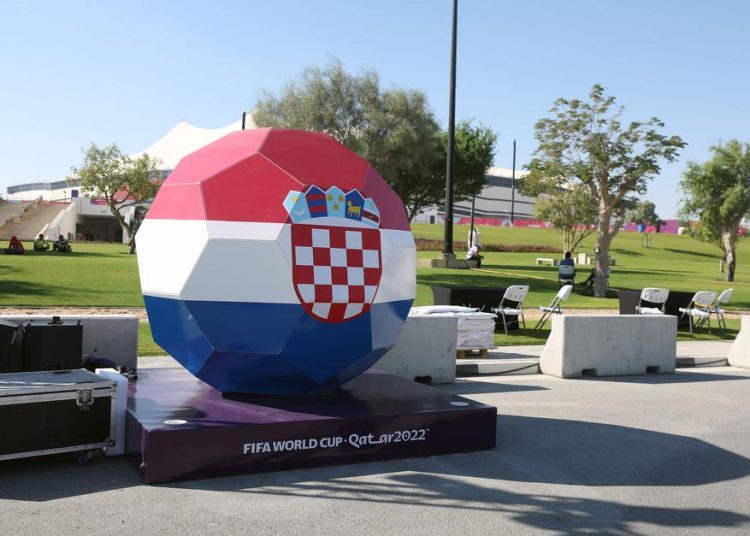 Ludilo pred utakmicu: Najveća hrvatska zastava ostavila prolaznike u čudu