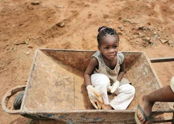 Široki Brijeg: Humanitarna izložba fotografija iz Afrike ”U iščekivanju svjetla”