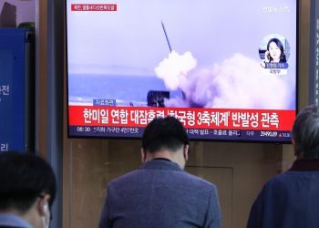 Sjeverna Koreja ispalila deset balističkih projektila, Južna Koreja uzvratila udarac