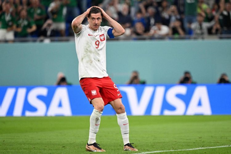 Remi Meksika i Poljske, Ochoa obranio penal Lewandowskom