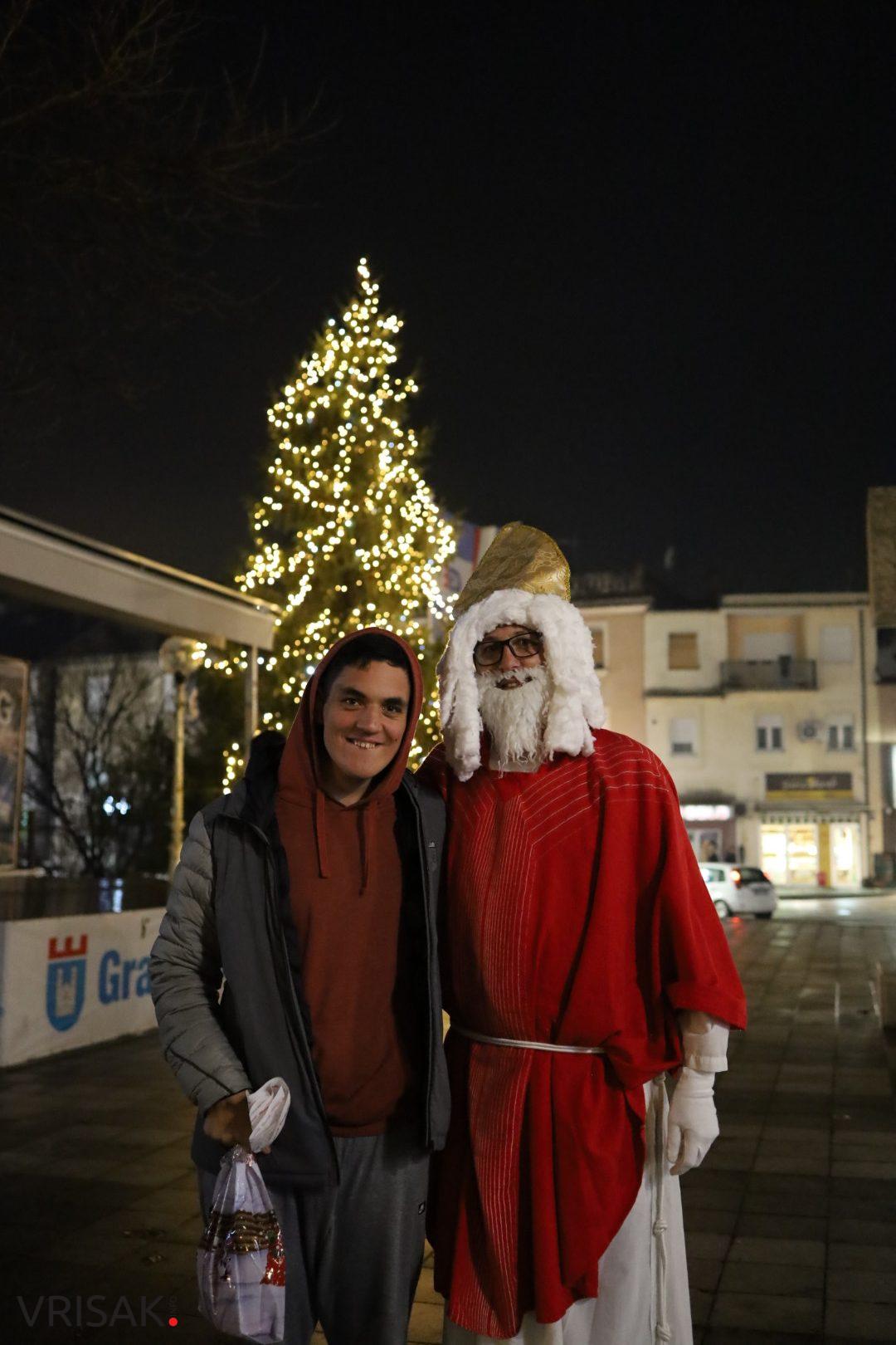 Sveti Nikola darivao najmlađe Širokobriježane (FOTO)