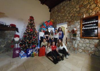 Sveti Nikola u krugu Udruge roditelja djece oboljele od artritisa“Korak više“iz Širokog Brijega