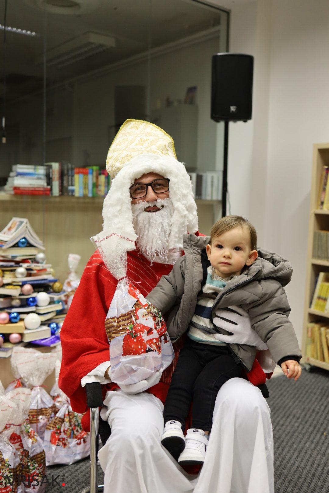 Sveti Nikola darivao najmlađe Širokobriježane (FOTO)