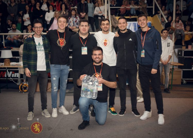 Pogledajte kako je bilo na koncertu ‘Vatra’ u prepunoj dvorani Pecara