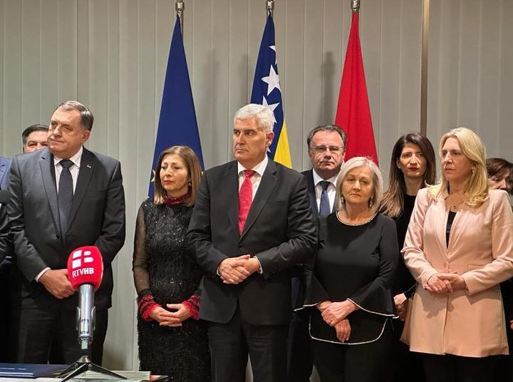 Brojni visoki dužnosnici na Božićnom prijemu kod Čovića