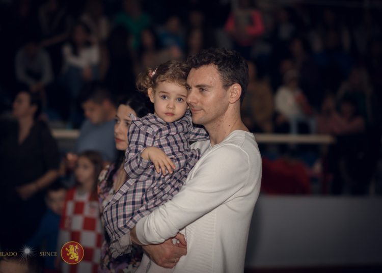 Pogledajte kako je bilo na koncertu ‘Vatra’ u prepunoj dvorani Pecara