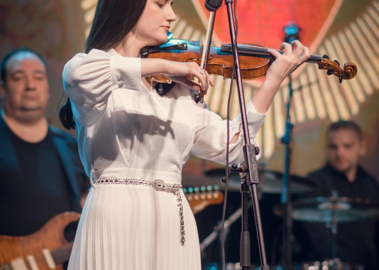 Pogledajte kako je bilo na koncertu ‘Vatra’ u prepunoj dvorani Pecara