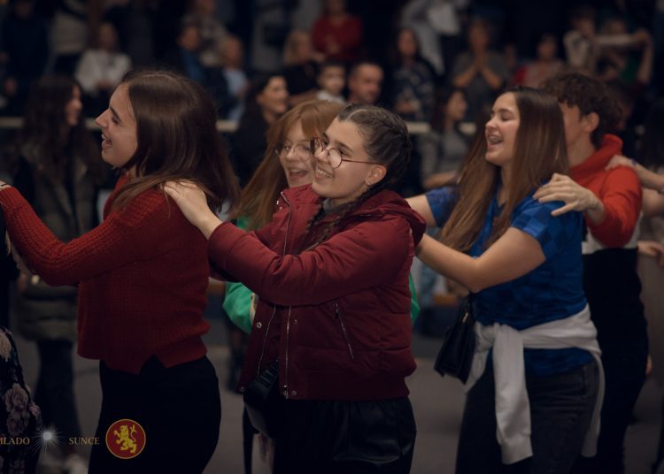 Pogledajte kako je bilo na koncertu ‘Vatra’ u prepunoj dvorani Pecara