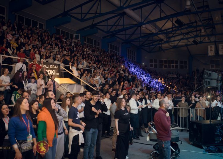 Pogledajte kako je bilo na koncertu ‘Vatra’ u prepunoj dvorani Pecara