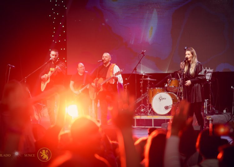 Pogledajte kako je bilo na koncertu ‘Vatra’ u prepunoj dvorani Pecara