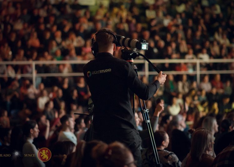 Pogledajte kako je bilo na koncertu ‘Vatra’ u prepunoj dvorani Pecara