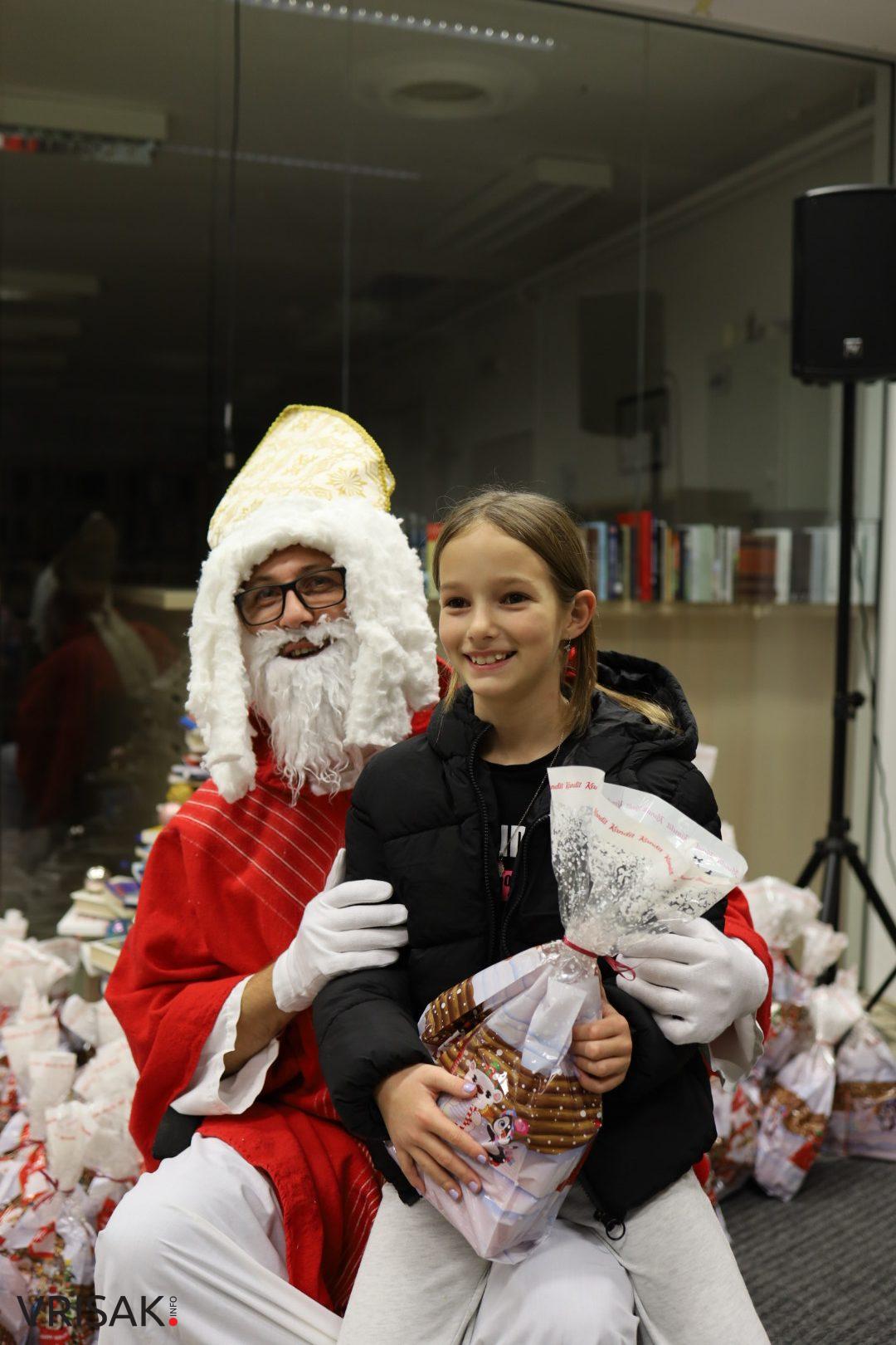 Sveti Nikola darivao najmlađe Širokobriježane (FOTO)