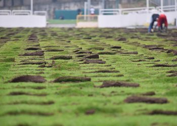 Počelo uklanjanje travnjaka sa stadiona Pod Bijelim Brijegom