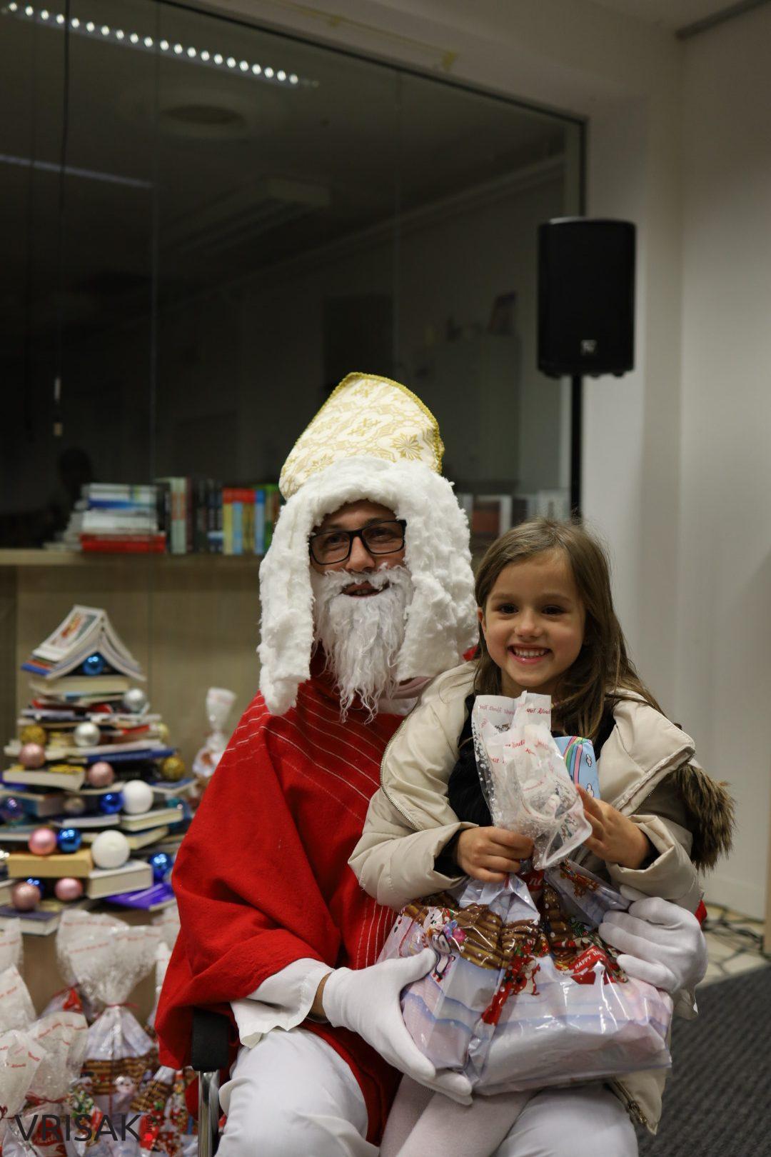 Sveti Nikola darivao najmlađe Širokobriježane (FOTO)