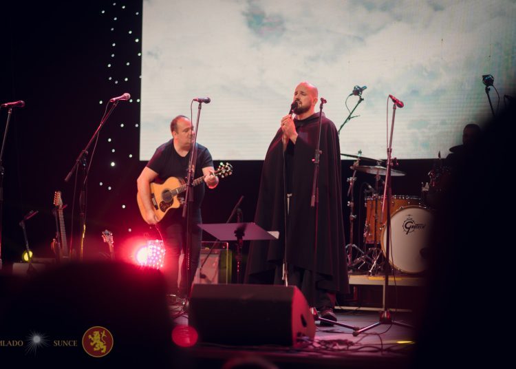 Pogledajte kako je bilo na koncertu ‘Vatra’ u prepunoj dvorani Pecara