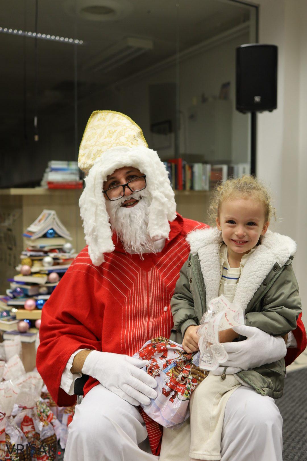 Sveti Nikola darivao najmlađe Širokobriježane (FOTO)
