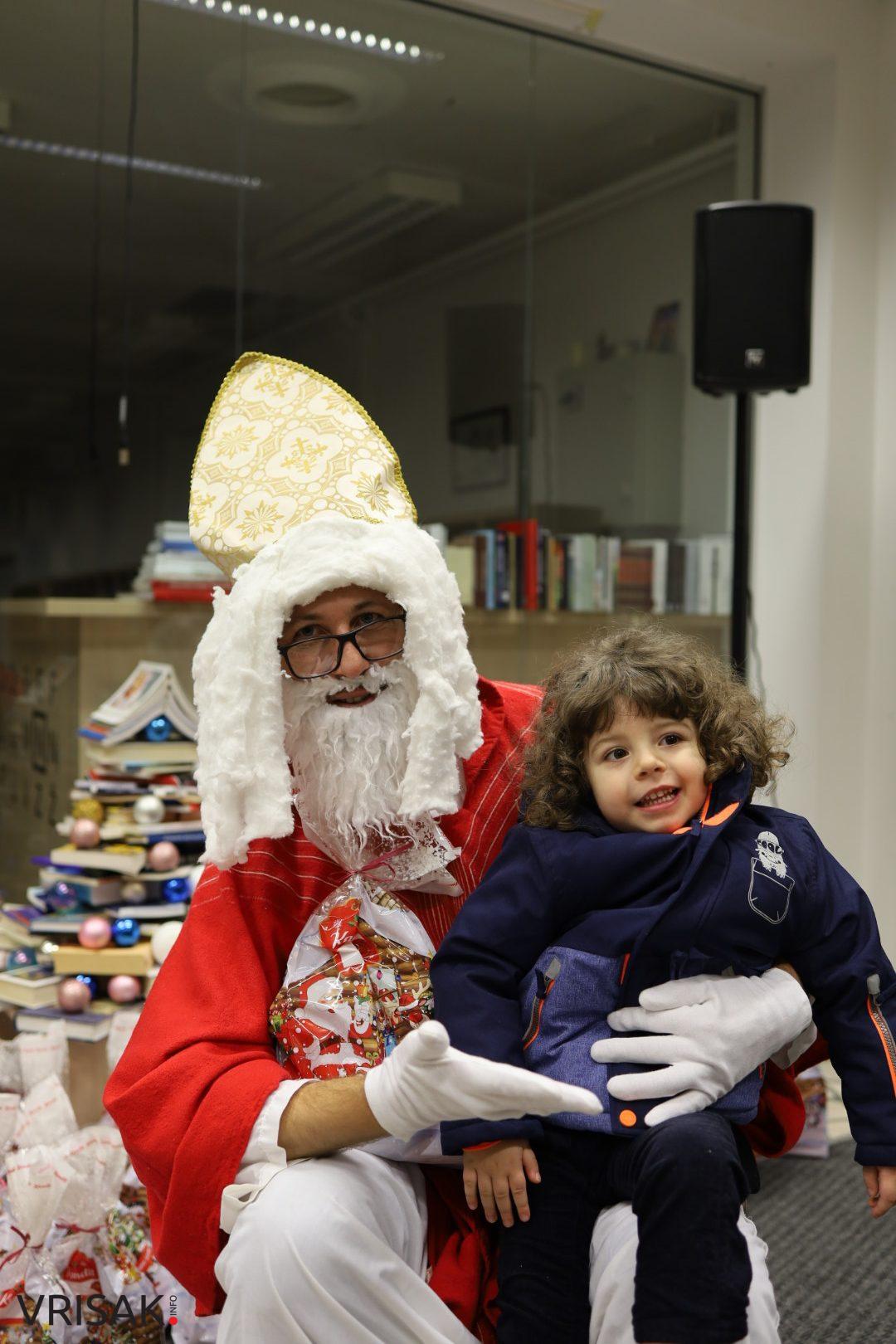 Sveti Nikola darivao najmlađe Širokobriježane (FOTO)