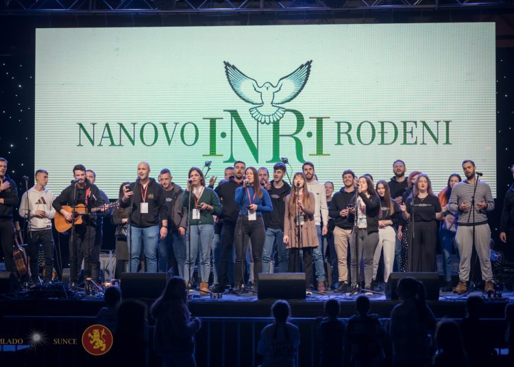 Pogledajte kako je bilo na koncertu ‘Vatra’ u prepunoj dvorani Pecara