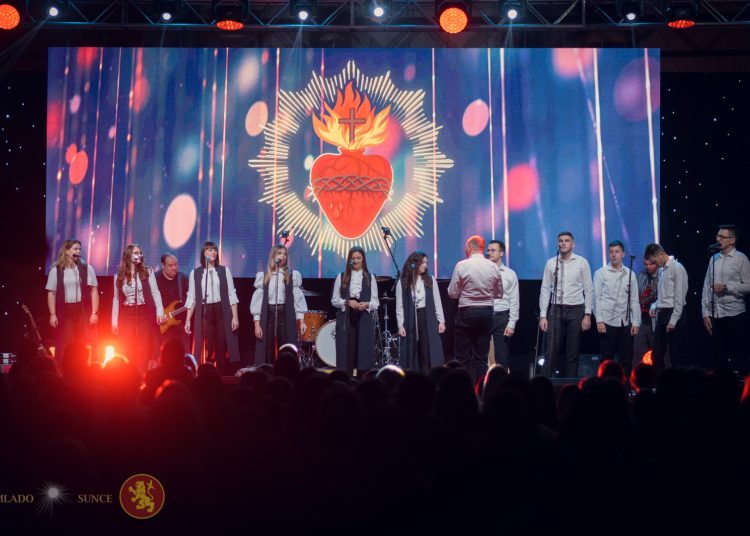 Pogledajte kako je bilo na koncertu ‘Vatra’ u prepunoj dvorani Pecara