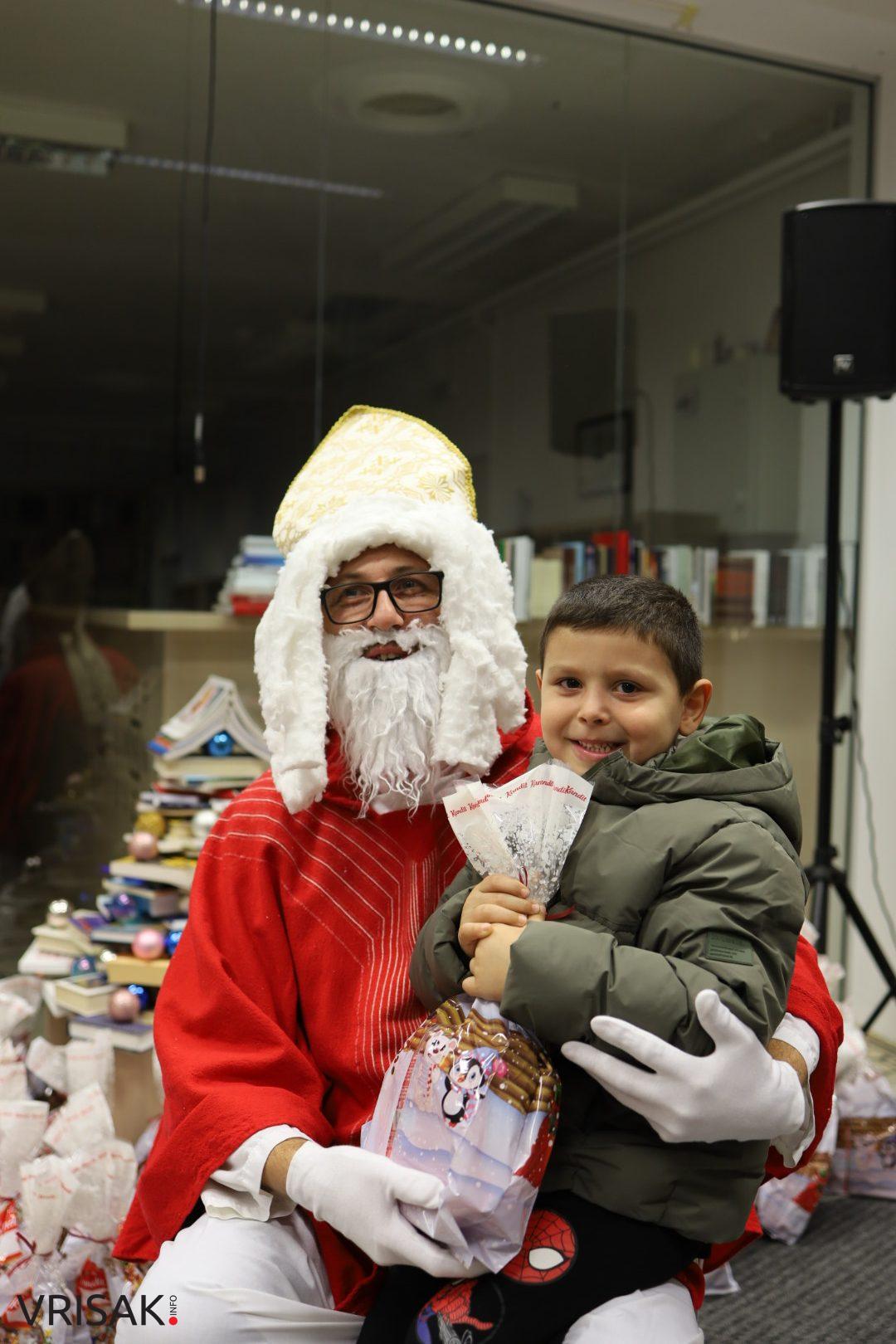 Sveti Nikola darivao najmlađe Širokobriježane (FOTO)