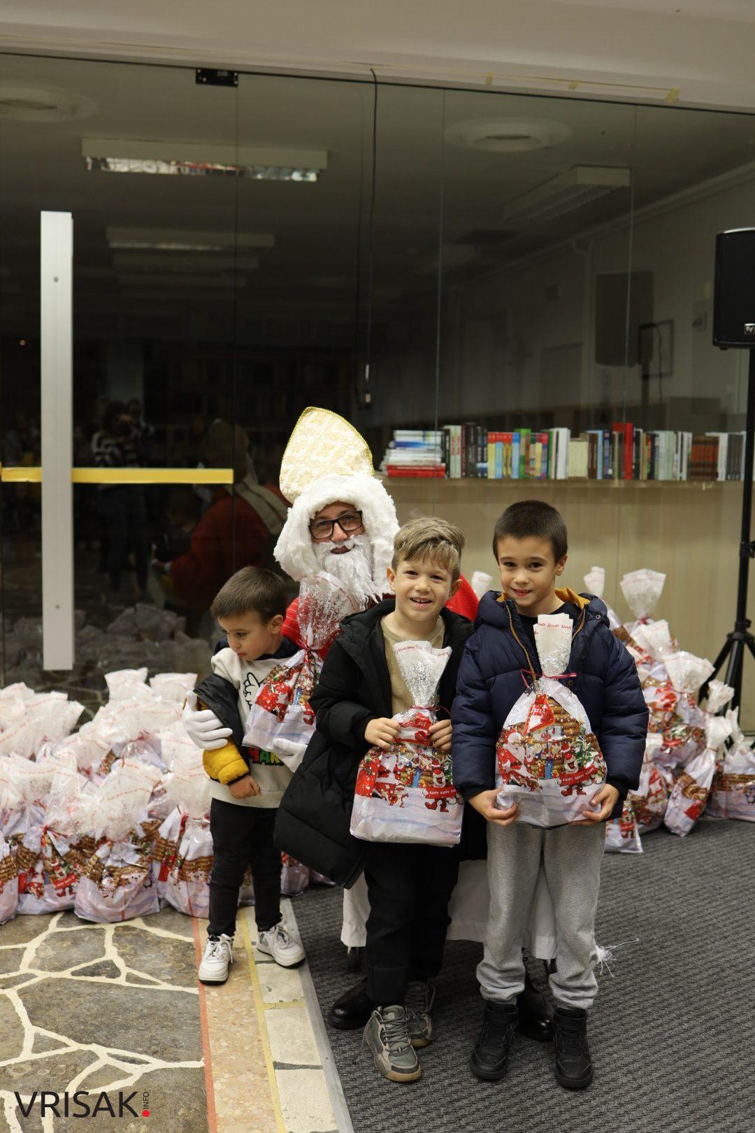 Sveti Nikola darivao najmlađe Širokobriježane (FOTO)