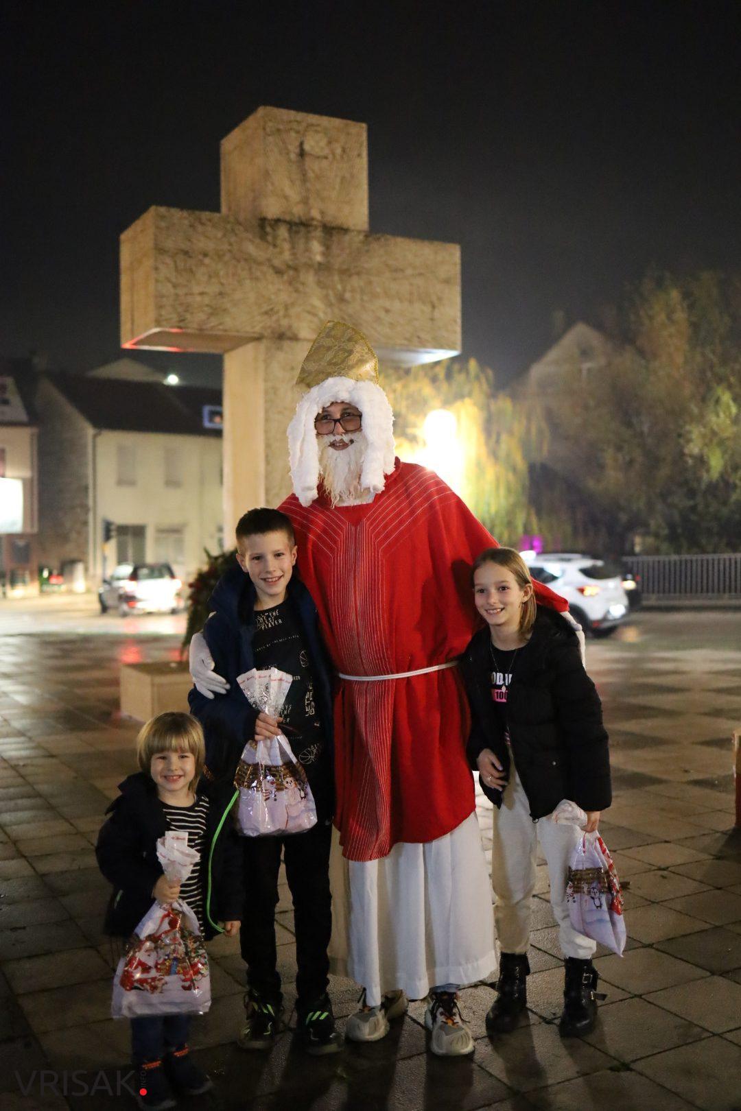 Sveti Nikola darivao najmlađe Širokobriježane (FOTO)