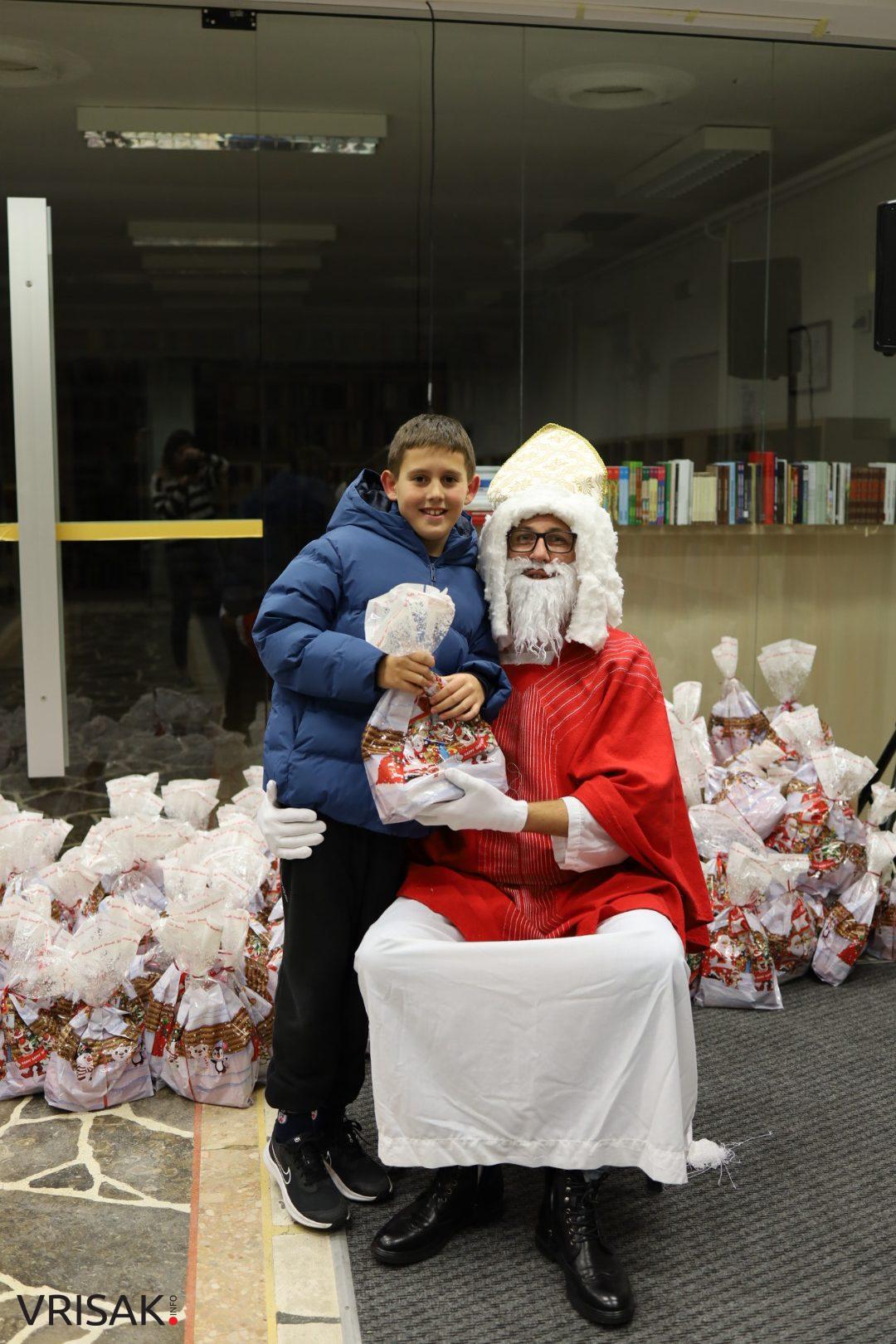 Sveti Nikola darivao najmlađe Širokobriježane (FOTO)