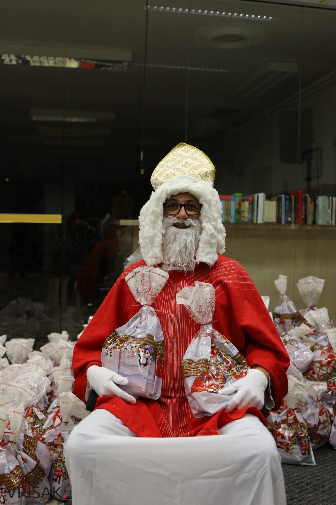 Sveti Nikola darivao najmlađe Širokobriježane (FOTO)