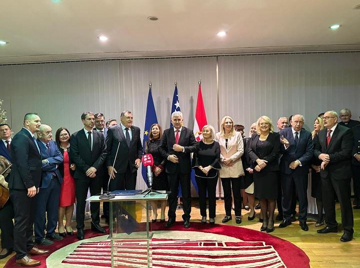 Brojni visoki dužnosnici na Božićnom prijemu kod Čovića