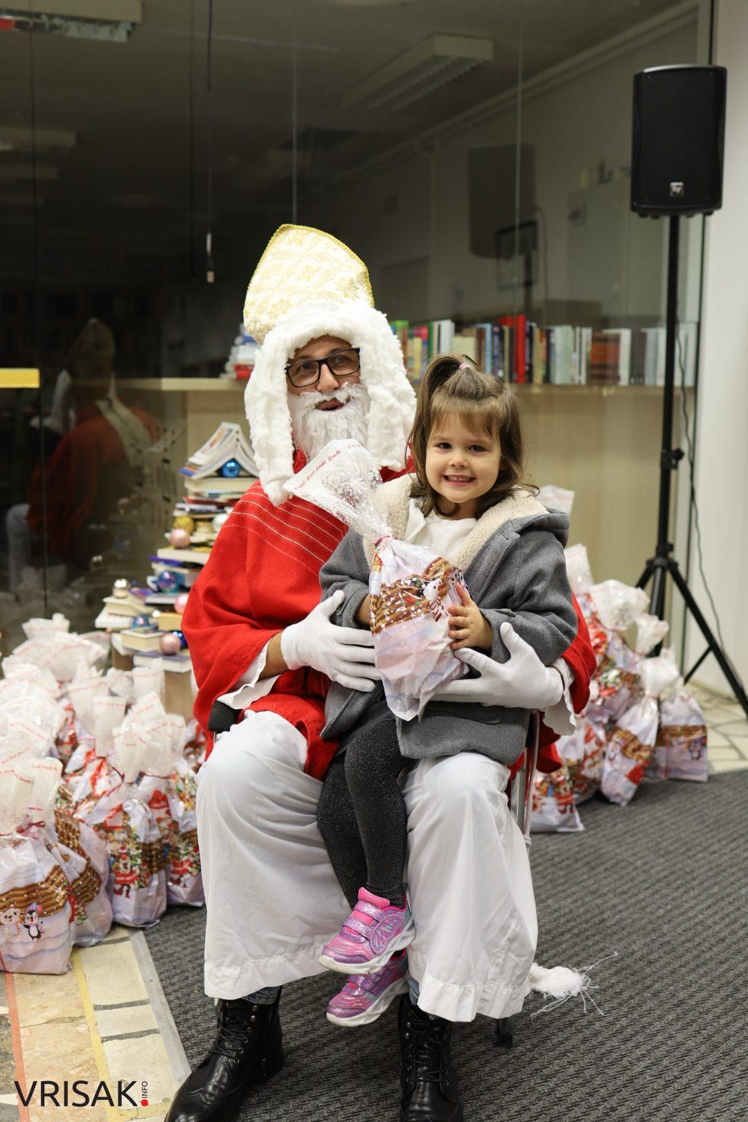 Sveti Nikola darivao najmlađe Širokobriježane (FOTO)