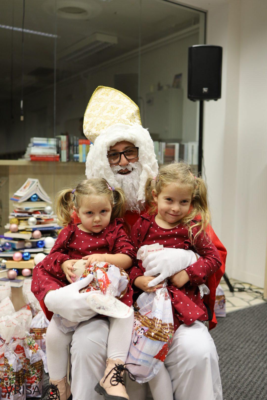 Sveti Nikola darivao najmlađe Širokobriježane (FOTO)