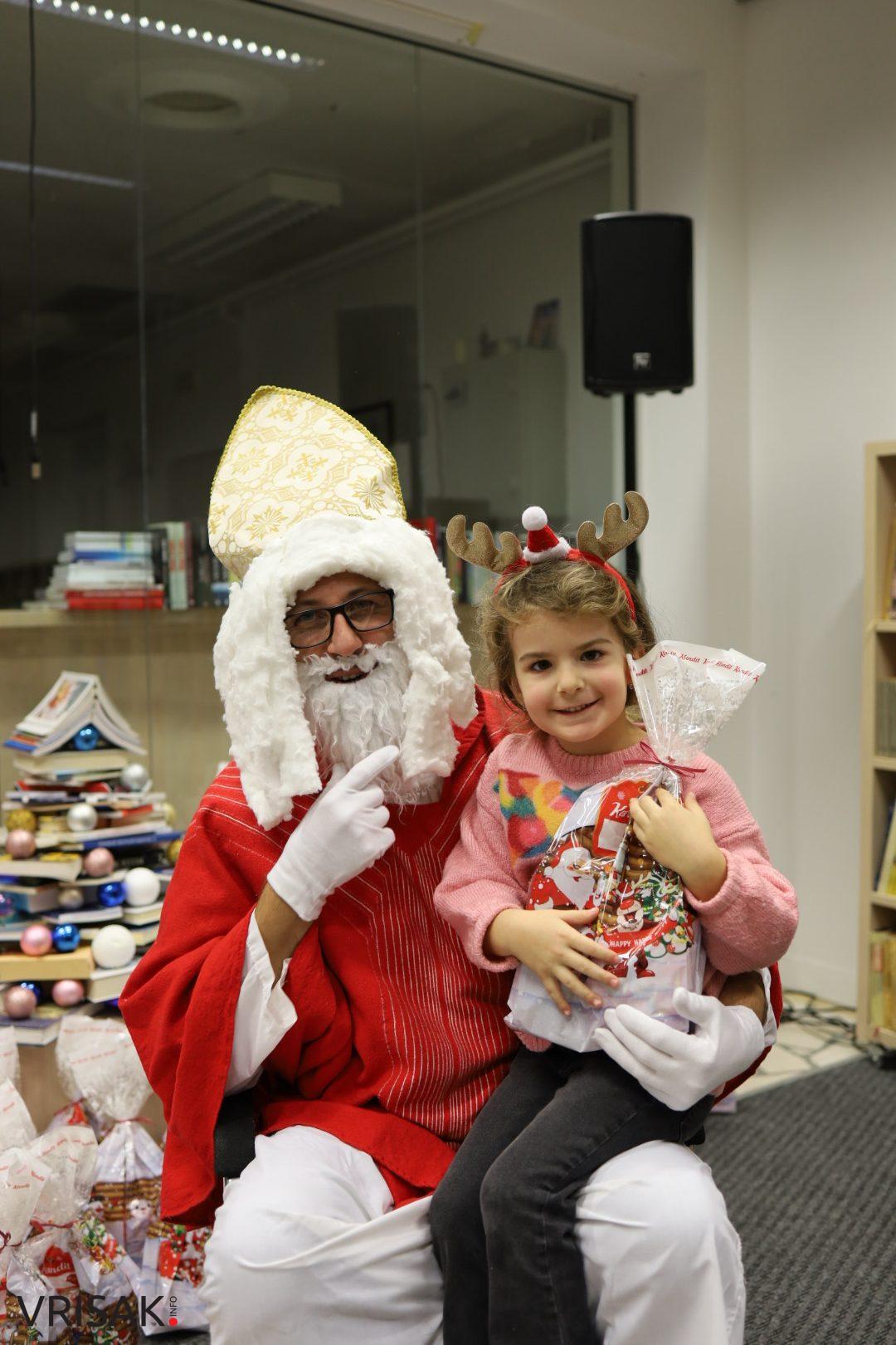 Sveti Nikola darivao najmlađe Širokobriježane (FOTO)