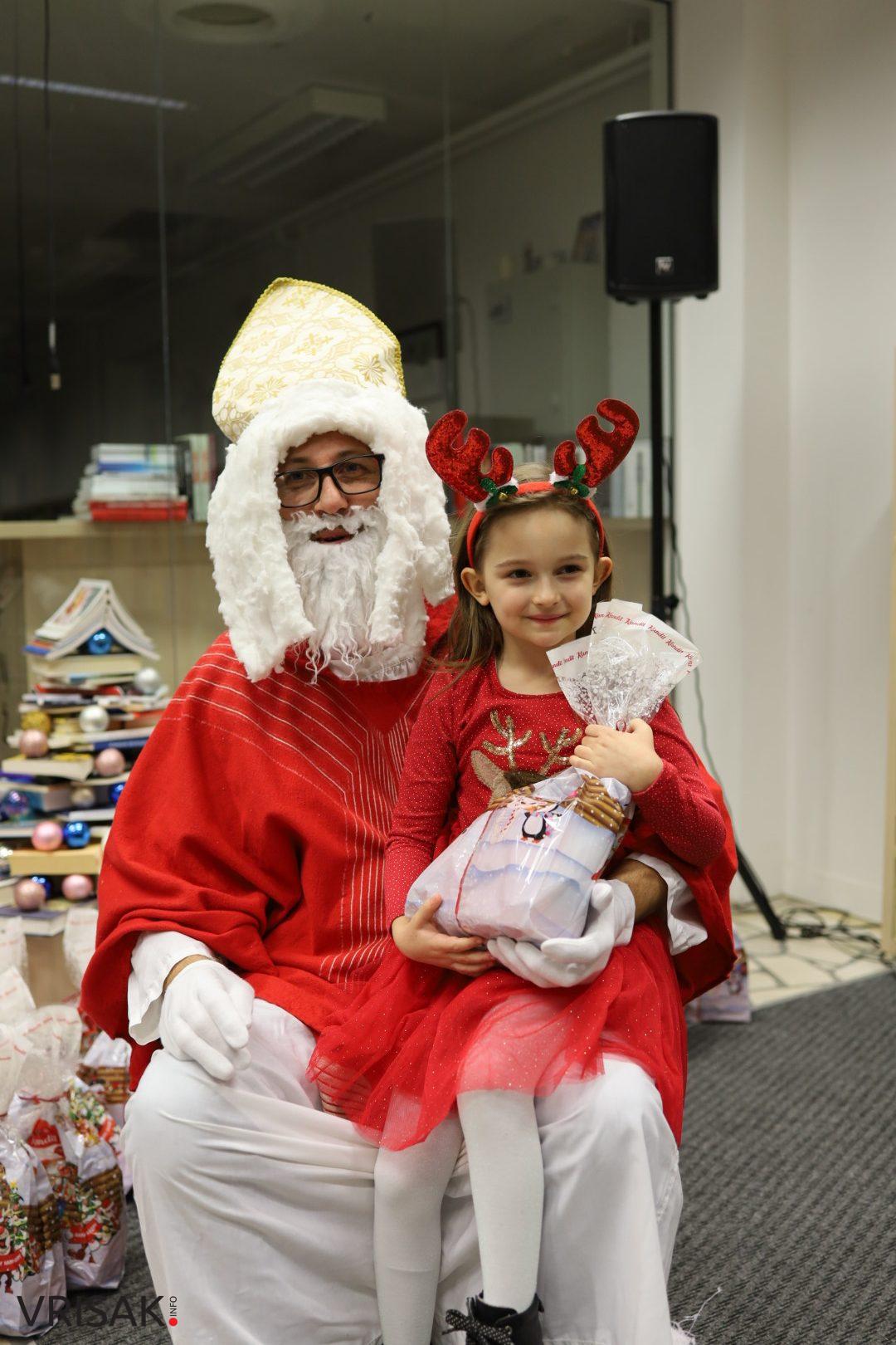 Sveti Nikola darivao najmlađe Širokobriježane (FOTO)