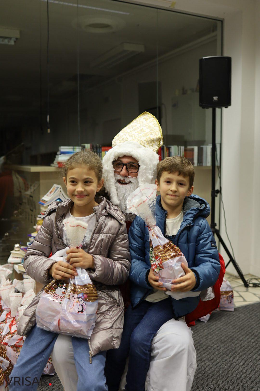Sveti Nikola darivao najmlađe Širokobriježane (FOTO)