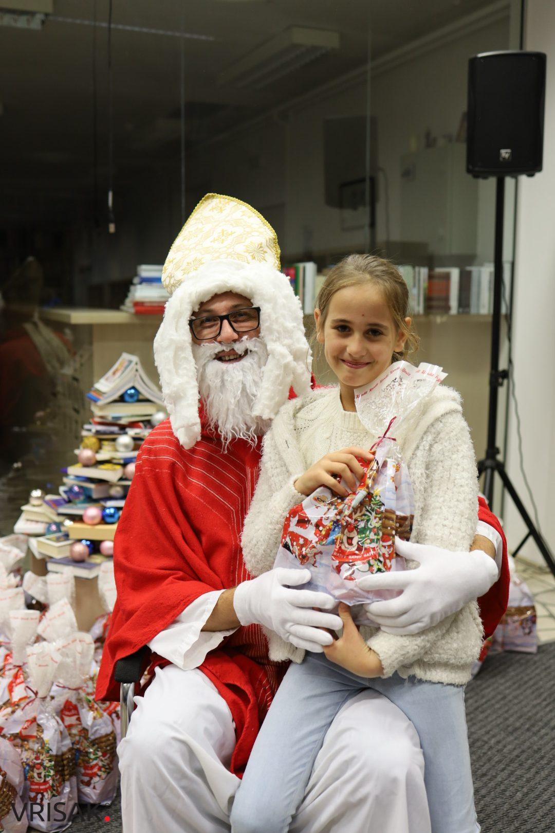 Sveti Nikola darivao najmlađe Širokobriježane (FOTO)