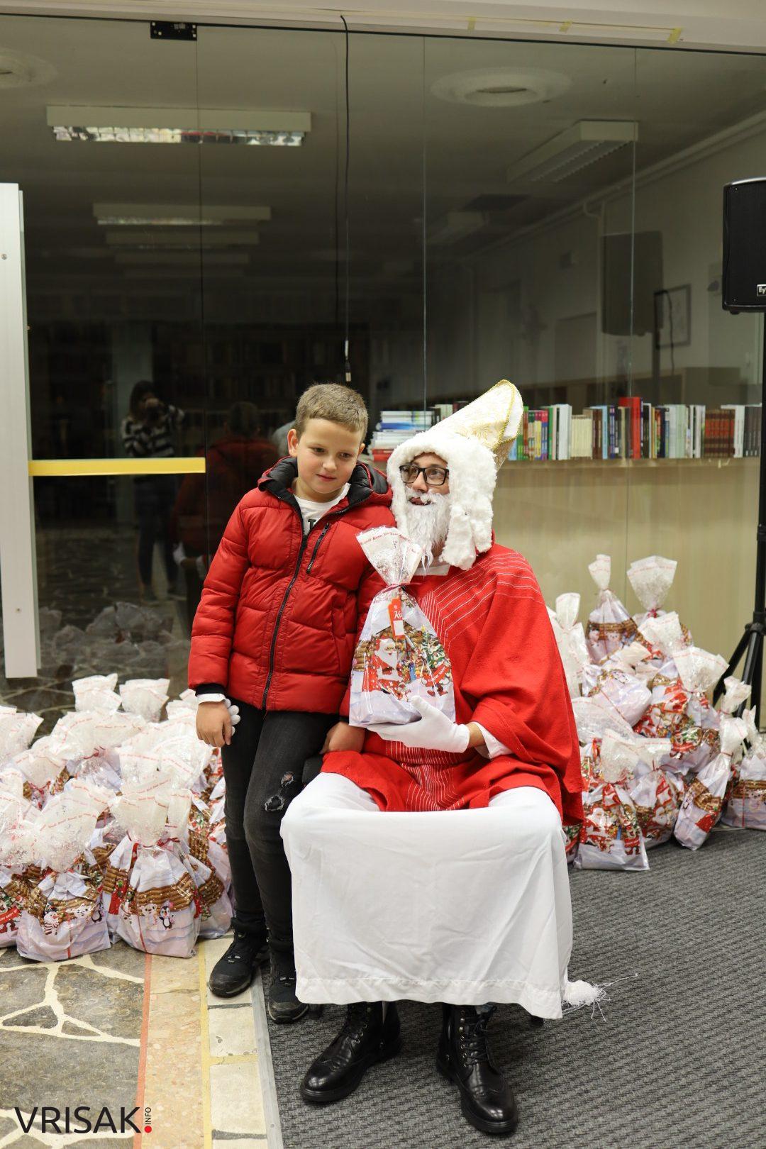 Sveti Nikola darivao najmlađe Širokobriježane (FOTO)
