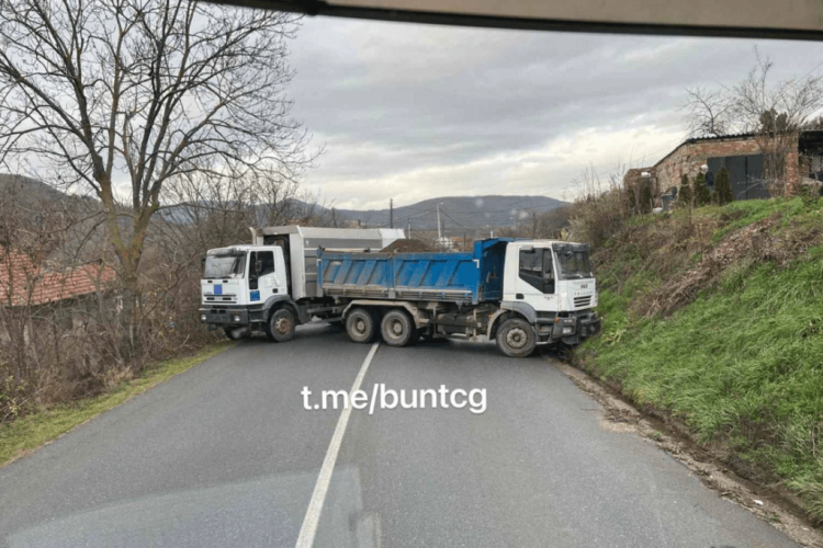Srbi na Kosovu blokiraju ceste, sukobili se s policijom