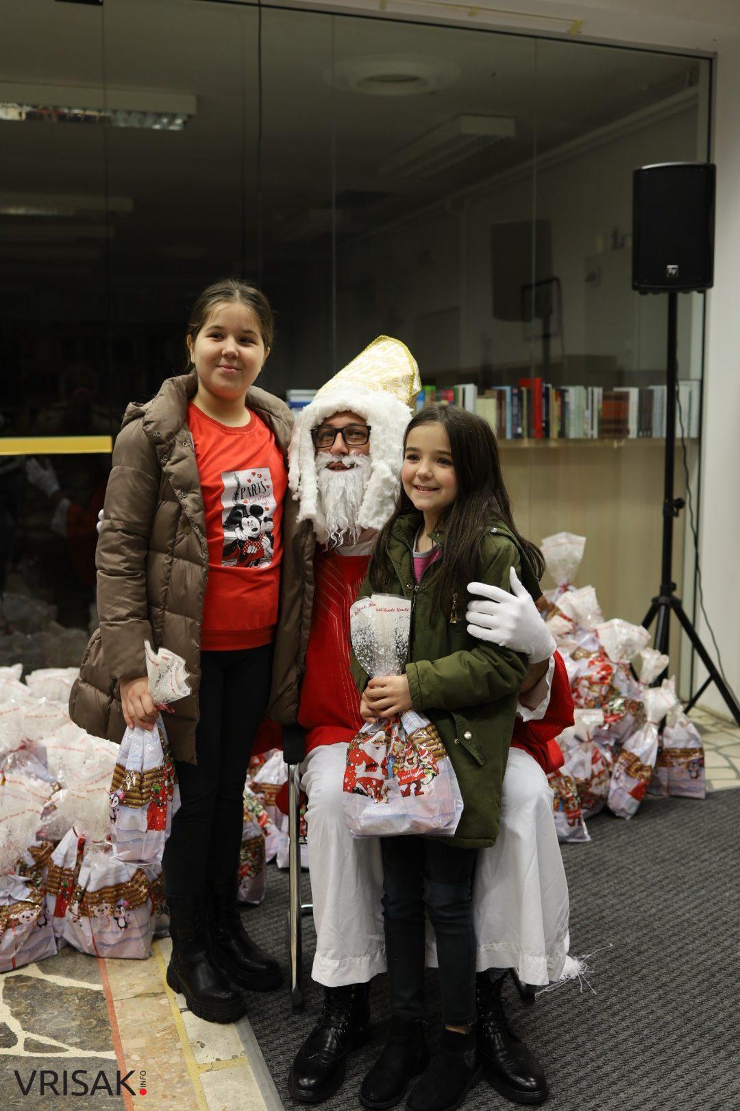 Sveti Nikola darivao najmlađe Širokobriježane (FOTO)