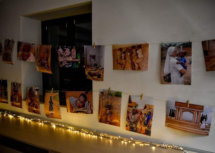 Široki Brijeg: Na humanitarnoj izložbi prikupljeno za 5468 KM za djecu u Beninu