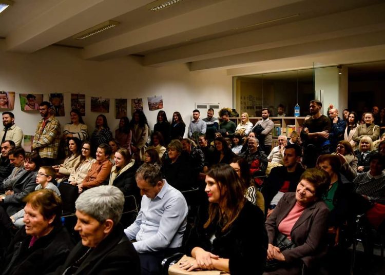 Široki Brijeg: Na humanitarnoj izložbi prikupljeno za 5468 KM za djecu u Beninu