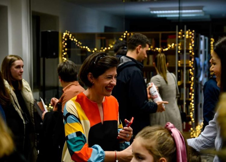 Široki Brijeg: Na humanitarnoj izložbi prikupljeno za 5468 KM za djecu u Beninu