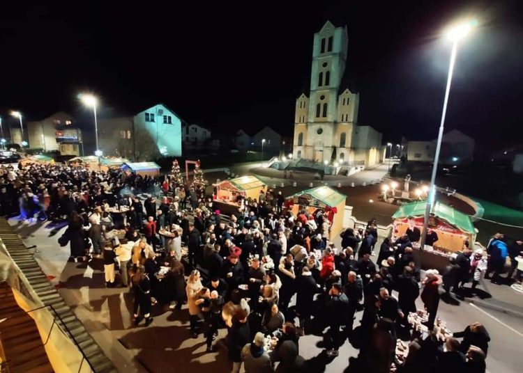 7.Božićni sajam u Uskoplju nadmašio očekivanja organizatora