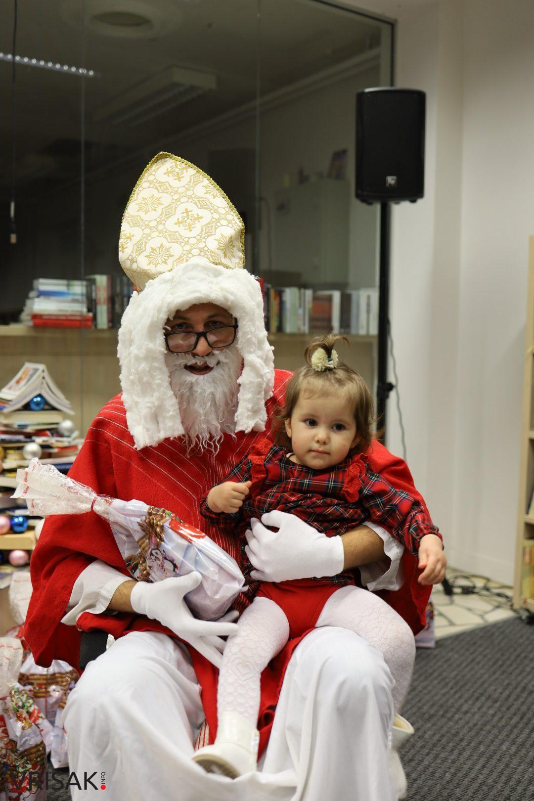 Sveti Nikola darivao najmlađe Širokobriježane (FOTO)