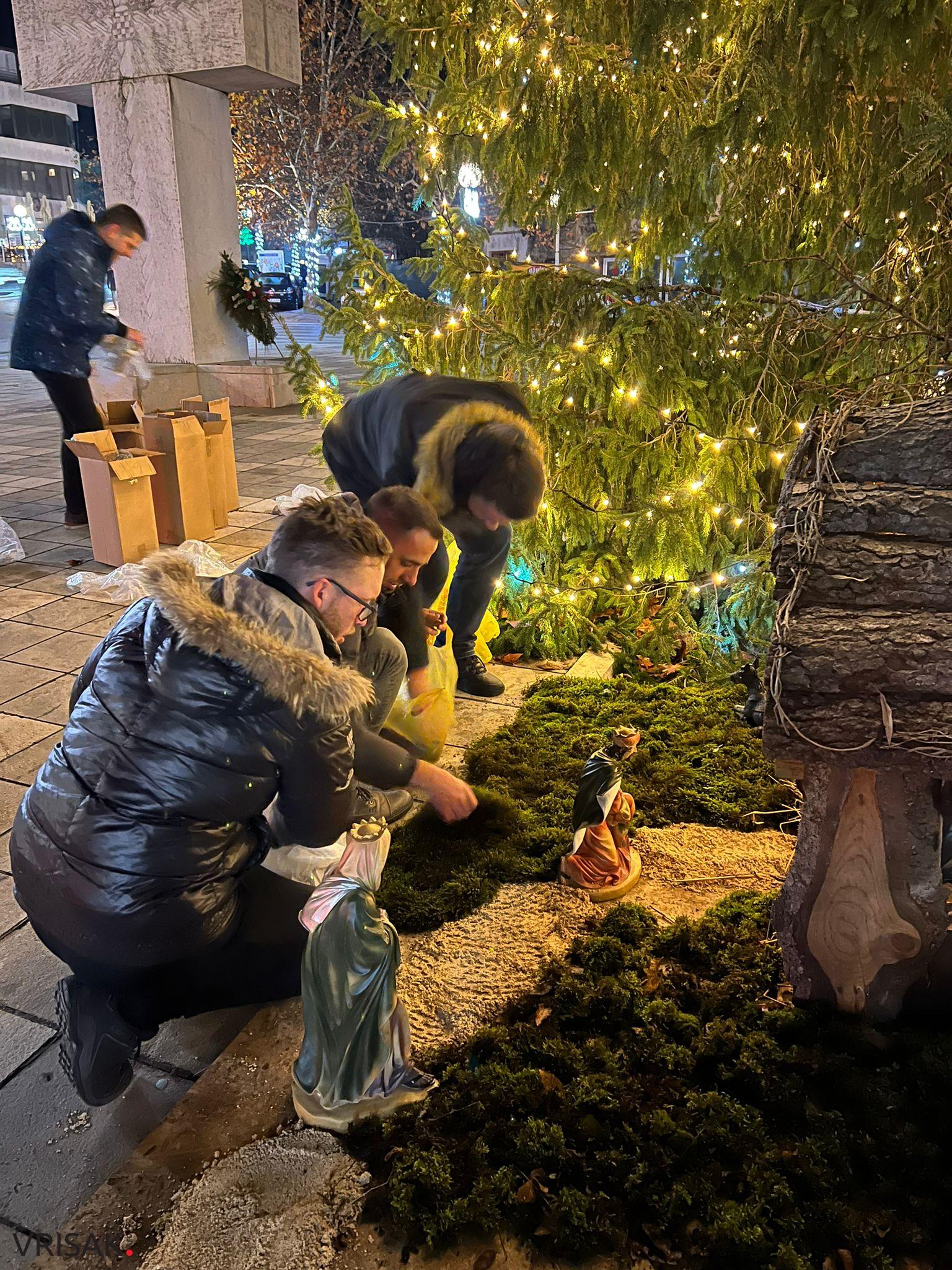 Postavljene božićne jaslice u središtu Širokog Brijega (FOTO)