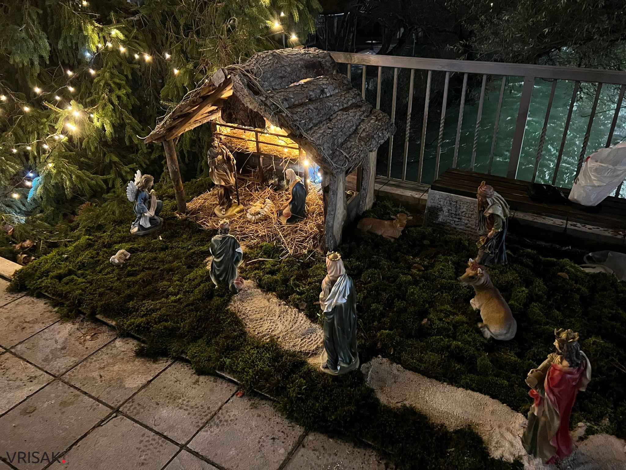 Postavljene božićne jaslice u središtu Širokog Brijega (FOTO)