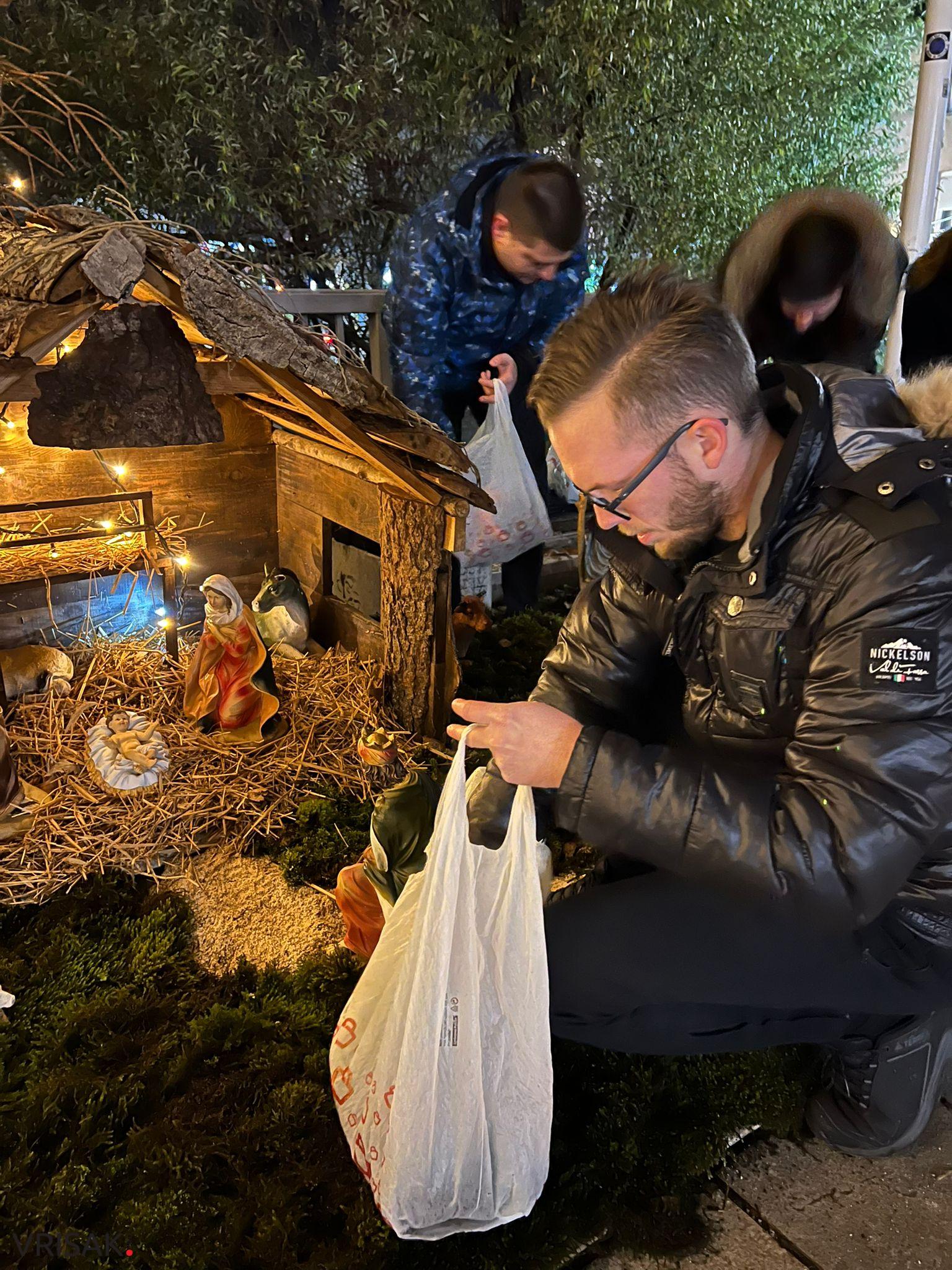 Postavljene božićne jaslice u središtu Širokog Brijega (FOTO)